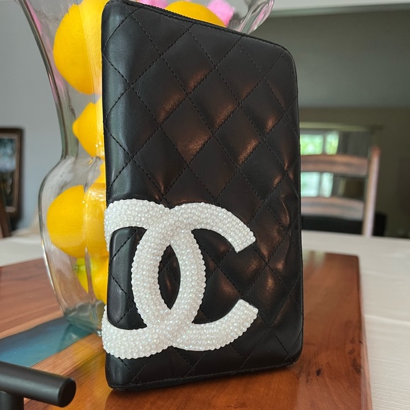 Traded CHANEL Swarovski 🤩 Crystal strassed clutch - Picture 10 of 16